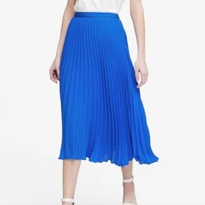 EUC Banana Republic Size 00P Brilliant Blue Pleated Midi Skirt!